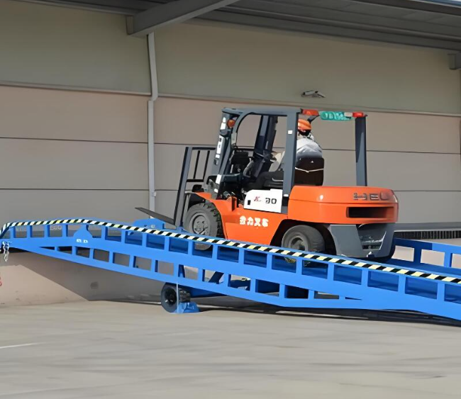 内蒙古移动式卸货平台（叉车用）